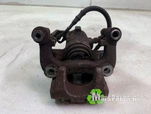 Używane Zacisk hamulcowy lewy tyl Volkswagen Polo V (6R) 1.2 TSI Cena € 35,00 Procedura marży oferowane przez Autodemontagebedrijf De Mars