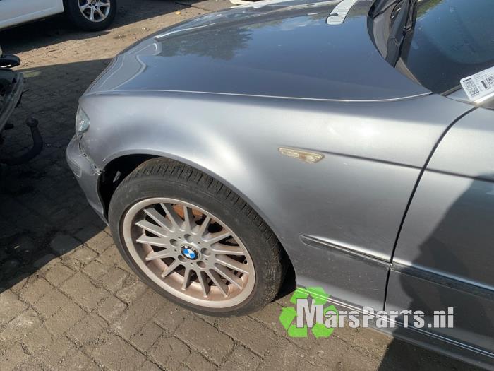 Framskärm, vänster från en BMW 3 serie (E46/4) 316i 16V 2003