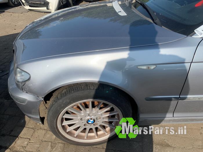 Framskärm, vänster från en BMW 3 serie (E46/4) 316i 16V 2003