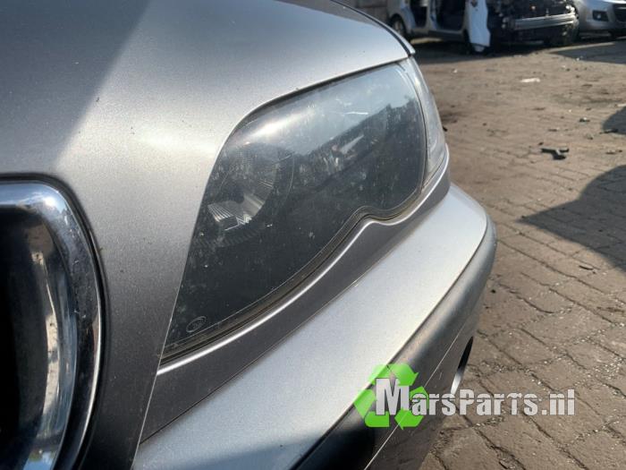 Strålkastare, vänster från en BMW 3 serie (E46/4) 316i 16V 2003