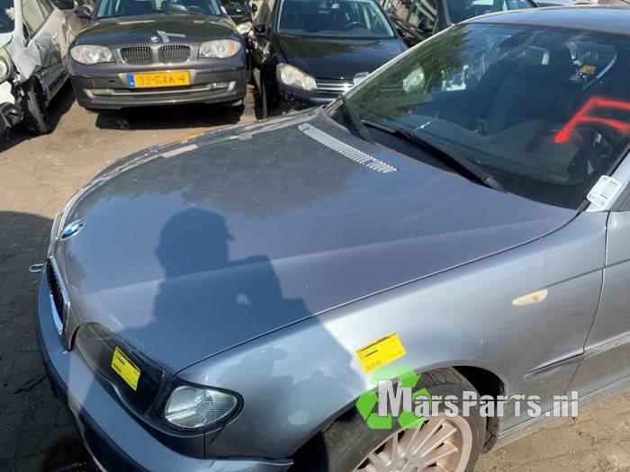 Motorhuv från en BMW 3 serie (E46/4) 316i 16V 2003