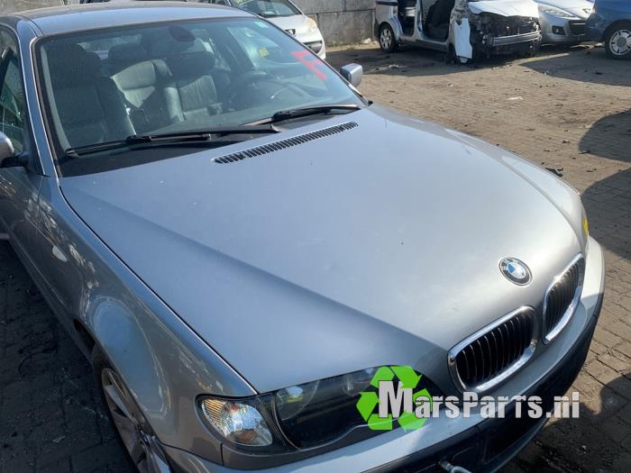 Motorhuv från en BMW 3 serie (E46/4) 316i 16V 2003