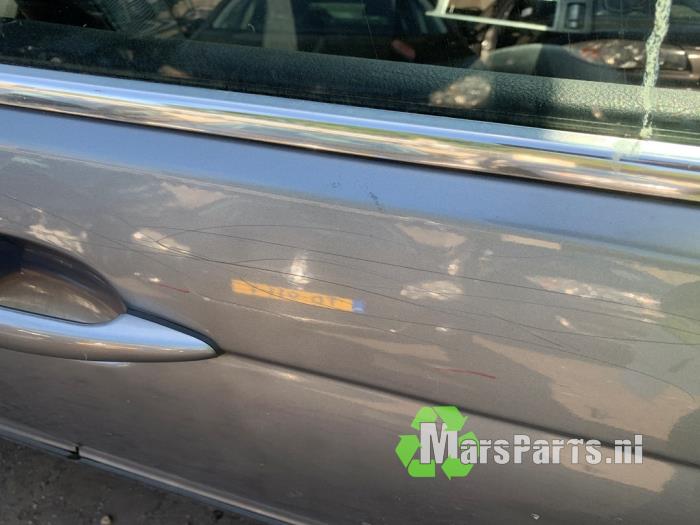 Framdörr, 4-dörrars, höger från en BMW 3 serie (E46/4) 316i 16V 2003