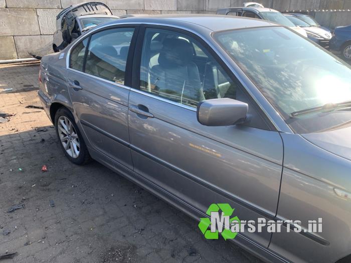Framdörr, 4-dörrars, höger från en BMW 3 serie (E46/4) 316i 16V 2003