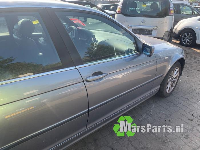 Framdörr, 4-dörrars, höger från en BMW 3 serie (E46/4) 316i 16V 2003