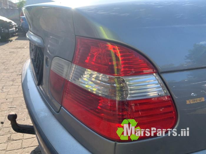 Baklykta, höger från en BMW 3 serie (E46/4) 316i 16V 2003