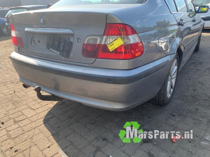 Bakre stötfångare från en BMW 3 serie (E46/4) 316i 16V 2003