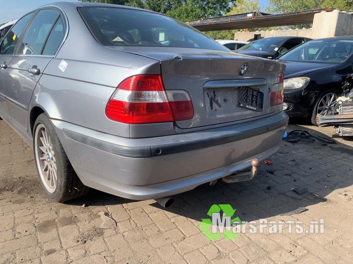 Bakre stötfångare från en BMW 3 serie (E46/4) 316i 16V 2003
