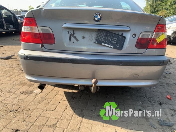 Bakre stötfångare från en BMW 3 serie (E46/4) 316i 16V 2003