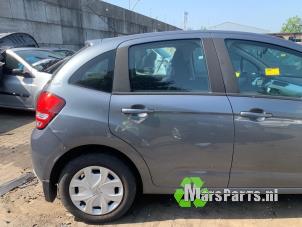 Używane Drzwi prawe tylne wersja 4-drzwiowa Citroen C3 (SC) 1.6 HDi 92 Cena € 150,00 Procedura marży oferowane przez Autodemontagebedrijf De Mars