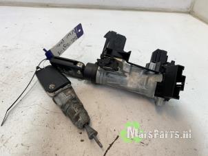 Używane Zestaw zamków Volkswagen Polo V (6R) 1.4 TDI 12V 90 Cena € 75,00 Procedura marży oferowane przez Autodemontagebedrijf De Mars