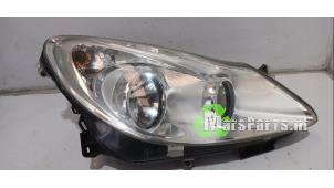 Begagnade Strålkastare, höger Opel Corsa D 1.2 16V Pris € 50,00 Marginaltabell erbjuds av Autodemontagebedrijf De Mars