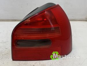 Używane Tylne swiatlo pozycyjne prawe Audi A3 (8L1) 1.6 Cena € 30,00 Procedura marży oferowane przez Autodemontagebedrijf De Mars