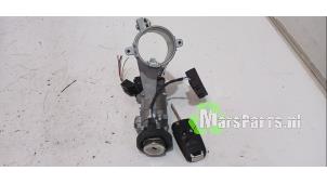 Begagnade Tändningslås + nyckel Chevrolet Aveo (300) 1.3 D 16V Pris € 50,00 Marginaltabell erbjuds av Autodemontagebedrijf De Mars