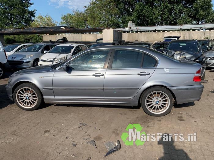 Spindel, vänster fram från en BMW 3 serie (E46/4) 316i 16V 2003
