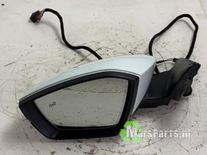 Gebruikte Buitenspiegel links Skoda Superb Combi (3V5) 2.0 TDI Prijs € 250,00 Margeregeling aangeboden door Autodemontagebedrijf De Mars