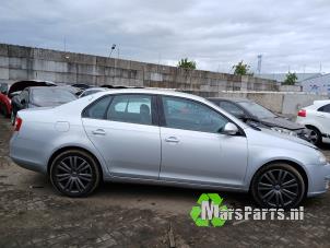 Begagnade Främre bromsok, höger Volkswagen Jetta III (1K2) 1.6 Pris € 35,00 Marginaltabell erbjuds av Autodemontagebedrijf De Mars