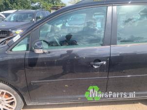 Używane Drzwi lewe przednie wersja 4-drzwiowa Volkswagen Touran (1T1/T2) 1.6 FSI 16V Cena € 40,00 Procedura marży oferowane przez Autodemontagebedrijf De Mars