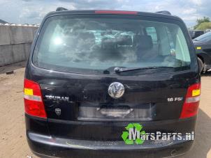Używane Tylna klapa Volkswagen Touran (1T1/T2) 1.6 FSI 16V Cena € 40,00 Procedura marży oferowane przez Autodemontagebedrijf De Mars