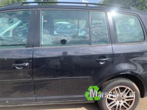 Używane Drzwi lewe tylne wersja 4-drzwiowa Volkswagen Touran (1T1/T2) 1.6 FSI 16V Cena € 40,00 Procedura marży oferowane przez Autodemontagebedrijf De Mars