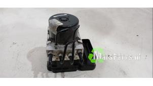 Używane Pompa ABS Ford Focus 3 Wagon 1.0 Ti-VCT EcoBoost 12V 100 Cena € 75,00 Procedura marży oferowane przez Autodemontagebedrijf De Mars