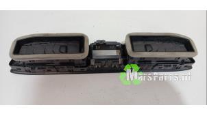 Używane Kratka wentylacyjna deski rozdzielczej Volkswagen Caddy Cargo V (SBA/SBH) 2.0 TDI BlueMotionTechnology Cena € 35,00 Procedura marży oferowane przez Autodemontagebedrijf De Mars