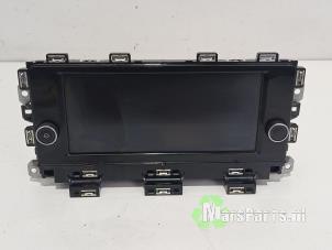 Używane Wyswietlacz jednostki multimedialnej Volkswagen Caddy Cargo V (SBA/SBH) 2.0 TDI BlueMotionTechnology Cena € 350,00 Procedura marży oferowane przez Autodemontagebedrijf De Mars