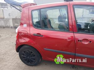 Używane Drzwi prawe tylne wersja 4-drzwiowa Renault Modus/Grand Modus (JP) 1.6 16V Cena € 40,00 Procedura marży oferowane przez Autodemontagebedrijf De Mars