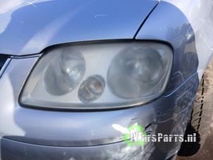 Używane Reflektor lewy Volkswagen Touran (1T1/T2) 1.9 TDI 105 Euro 3 Cena € 40,00 Procedura marży oferowane przez Autodemontagebedrijf De Mars