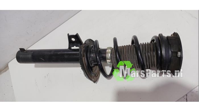 Stötdämparstång, höger fram från en Volkswagen Golf VII (AUA) 2.0 GTI 16V Performance Package 2019