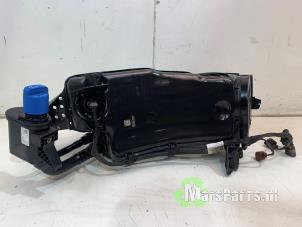 Używane Zbiornik AdBlue Volkswagen Caddy Cargo V (SBA/SBH) 2.0 TDI BlueMotionTechnology Cena € 450,00 Procedura marży oferowane przez Autodemontagebedrijf De Mars