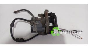 Używane Zacisk hamulcowy lewy tyl Volkswagen Caddy Cargo V (SBA/SBH) 2.0 TDI BlueMotionTechnology Cena € 60,00 Procedura marży oferowane przez Autodemontagebedrijf De Mars