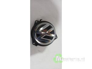 Używane Uchwyt tylnej klapy Volkswagen Polo V (6R) 1.2 TSI 16V BlueMotion Technology Cena € 30,00 Procedura marży oferowane przez Autodemontagebedrijf De Mars