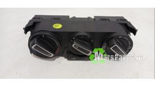 Używane Panel sterowania nagrzewnicy Volkswagen Polo V (6R) 1.2 TSI 16V BlueMotion Technology Cena € 50,00 Procedura marży oferowane przez Autodemontagebedrijf De Mars