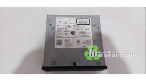 Używane Jednostka multimedialna Volkswagen Polo V (6R) 1.2 TSI 16V BlueMotion Technology Cena € 453,00 Procedura marży oferowane przez Autodemontagebedrijf De Mars