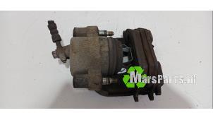 Używane Zacisk hamulcowy prawy przód Volkswagen Polo V (6R) 1.2 TSI 16V BlueMotion Technology Cena € 25,00 Procedura marży oferowane przez Autodemontagebedrijf De Mars