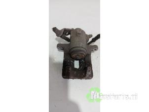 Używane Zacisk hamulcowy lewy tyl Volkswagen Polo V (6R) 1.2 TSI 16V BlueMotion Technology Cena € 40,00 Procedura marży oferowane przez Autodemontagebedrijf De Mars