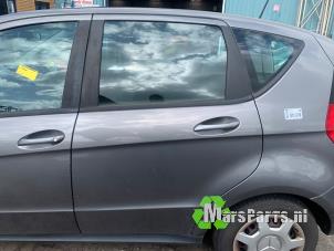 Begagnade Bakdörr, 4-dörrars, vänster Mercedes A (W169) 1.5 A-160 Pris € 100,00 Marginaltabell erbjuds av Autodemontagebedrijf De Mars
