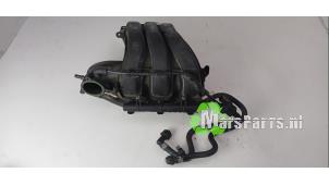 Gebruikte Inlaatspruitstuk Skoda Citigo 1.0 12V Prijs € 150,00 Margeregeling aangeboden door Autodemontagebedrijf De Mars