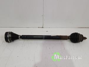 Używane Os napedowa prawy przód Volkswagen Polo IV (9N1/2/3) 1.4 16V Cena € 30,00 Procedura marży oferowane przez Autodemontagebedrijf De Mars