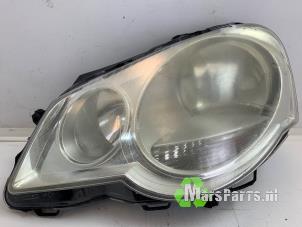 Gebruikte Linker Koplamp Volkswagen Polo IV (9N1/2/3) 1.2 12V Prijs € 40,00 Margeregeling aangeboden door Autodemontagebedrijf De Mars