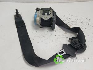 Begagnade Främre säkerhetsbälte, vänster Mercedes CLA Shooting Brake AMG (117.9) 2.0 CLA-45 AMG Turbo 16V Pris € 65,00 Marginaltabell erbjuds av Autodemontagebedrijf De Mars