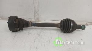 Używane Os napedowa lewy przód Volkswagen Polo V (6R) 1.2 TDI 12V BlueMotion Cena € 22,50 Procedura marży oferowane przez Autodemontagebedrijf De Mars