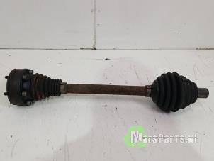 Używane Os napedowa lewy przód Volkswagen Touran (1T1/T2) 1.6 FSI 16V Cena € 40,00 Procedura marży oferowane przez Autodemontagebedrijf De Mars