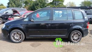 Używane Zacisk hamulcowy lewy tyl Volkswagen Touran (1T1/T2) 1.6 FSI 16V Cena € 40,00 Procedura marży oferowane przez Autodemontagebedrijf De Mars