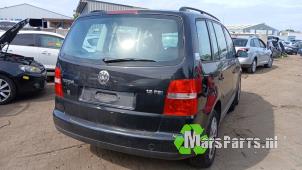 Używane Zacisk hamulcowy prawy tyl Volkswagen Touran (1T1/T2) 1.6 FSI 16V Cena € 40,00 Procedura marży oferowane przez Autodemontagebedrijf De Mars