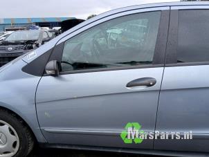 Begagnade Dörr, 4-dörrars, vänster fram Mercedes A (W169) 1.5 A-150 5-Drs. Pris € 100,00 Marginaltabell erbjuds av Autodemontagebedrijf De Mars
