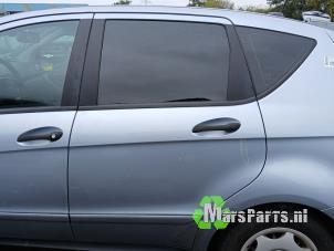 Begagnade Bakdörr, 4-dörrars, vänster Mercedes A (W169) 1.5 A-150 5-Drs. Pris € 100,00 Marginaltabell erbjuds av Autodemontagebedrijf De Mars
