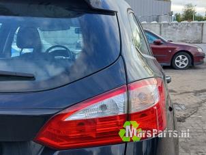 Używane Tylne swiatlo pozycyjne prawe Ford Focus 3 Wagon 1.6 TDCi ECOnetic Cena € 80,00 Procedura marży oferowane przez Autodemontagebedrijf De Mars