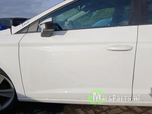 Begagnade Dörr, 4-dörrars, vänster fram Seat Leon (5FB) 1.4 TSI Ecomotive 16V Pris € 350,00 Marginaltabell erbjuds av Autodemontagebedrijf De Mars